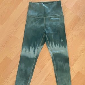 Beyond yoga leggings Small lululemon